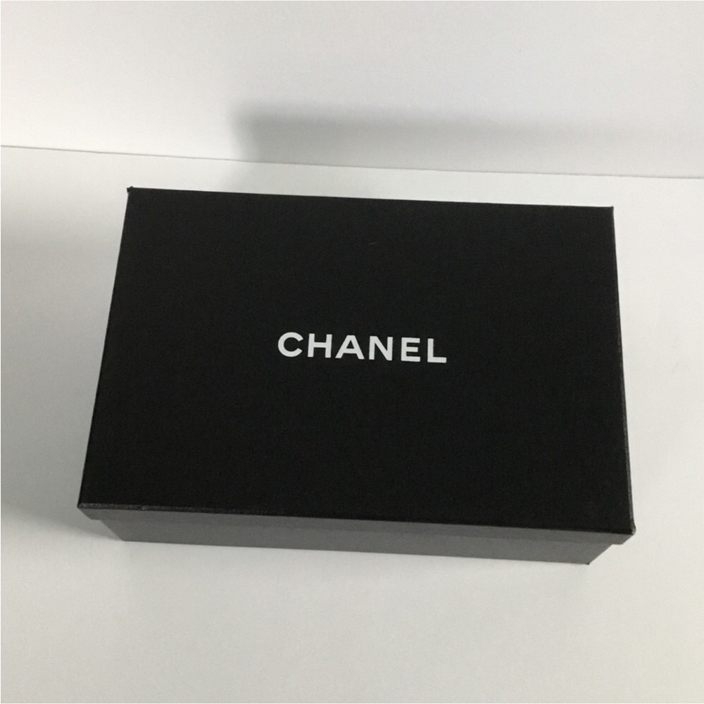 CHANEL BOX W/2 NEW DUST BAGS 85” ROBBIN LOGO PRINTED CAMELLIA FLOWER SOME TISSUE